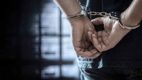 El hispano de Texas permanece detenido en Miami.