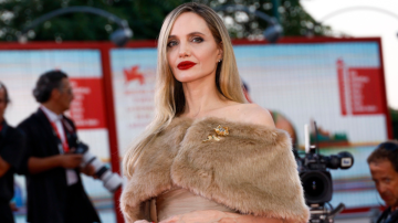 El gesto que tuvo Angelina Jolie con Pasqualino Esposito, y la gran ovación de 8 minutos que recibió por su papel protagónico en la película "María" basada en Maria Callas, la cantante de ópera.